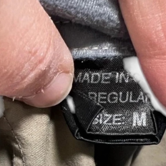 Size medium mountain hardwear active shorts for hiking , climbing etc​ - Picture 5 of 7